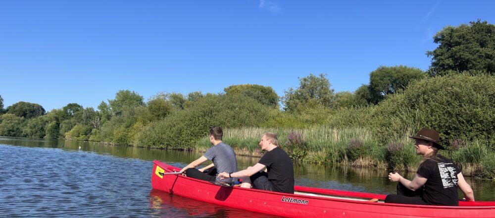 assono Sommerevent 2022: Mit Teamgeist zu Lande und zu Wasser